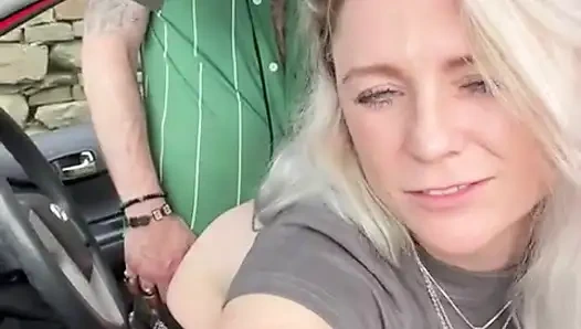 Yol kenarında sert sikiş!!