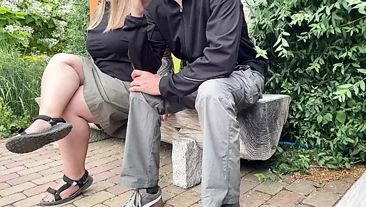 Kayınvalidenin muhteşem elleri beni parkta boşalttı