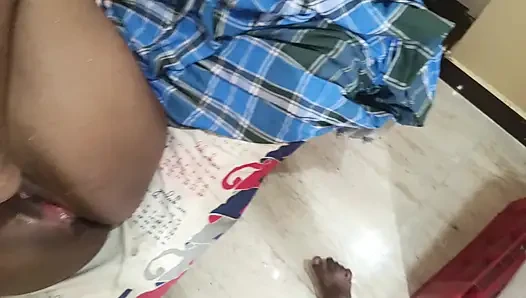 Karısıyla üçlü sikişiyor
