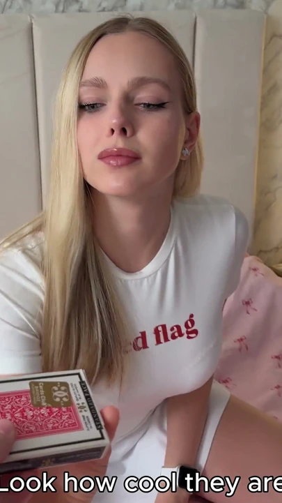 Üvey Kiz Bir Dilek Için Kartlardaki Tüm Delikleri Kaybetti