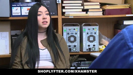 Shoplyfter - busty hırsız gardiyan tarafından cezalandırılır