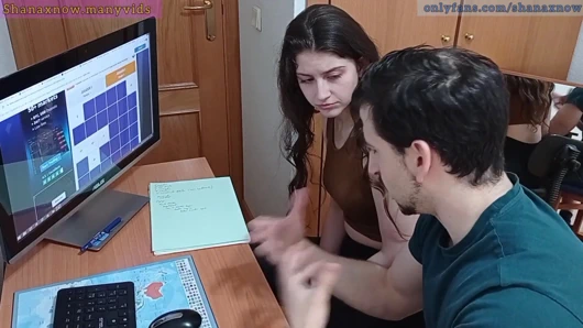 Genç öğrenci şantaj, pov oral seks, ağzına boşalmak, yutmak.