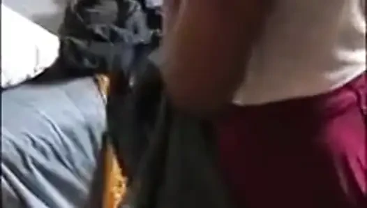 Yatağın altında sıkıştım