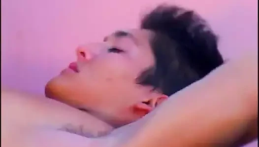 İki eşcinsel oğlan güneşte sikişiyor