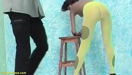 Külotlu çoraplı seksi sıska kızıl saçlı kaltak sikiliyor