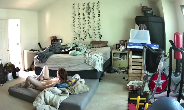 Ateşli orta yaşlı seksi kadın fışkırtırken yakalanıyor