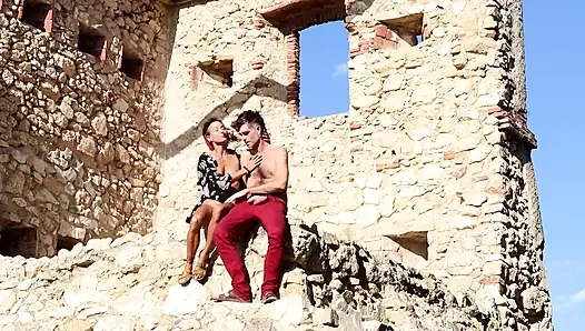 İki kez sikişmeye çalışıyoruz ve insanlar bize izin vermiyor 1