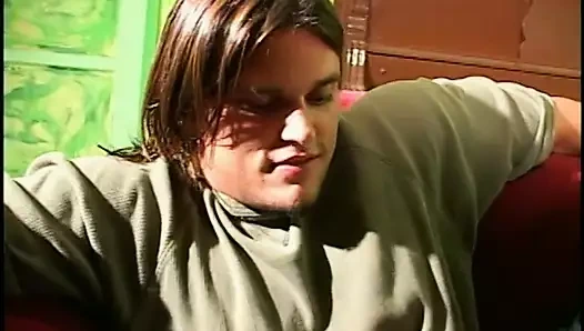 Orta yaşlı seksi kadın onu memnun etmek için nasıl sakso çekeceklerini tam olarak biliyor