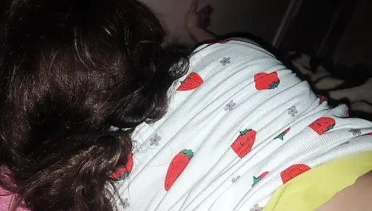 Ateşli orta yaşlı seksi kadın Arap büyük yarağa biniyor ıslak amcığımı sikiyor