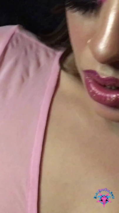 Ateşli seksi esmer orta yaşlı seksi kadın ıslak amına dildoyla mastürbasyon yapıyor ... İç çamaşırı, pawg, mastürbasyon, seks oyuncakları