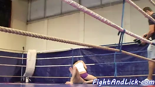 lez babes güreş üzerinde the zemin