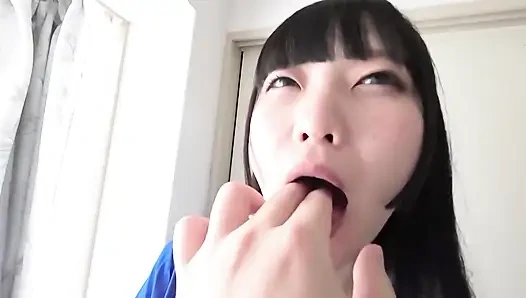 Pierced Tease. Dili kötü bir ekliyor