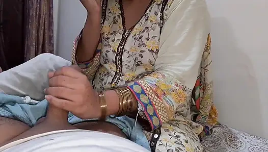 Güzel Hintli köylü gelini ve kayınpeder seks videosu