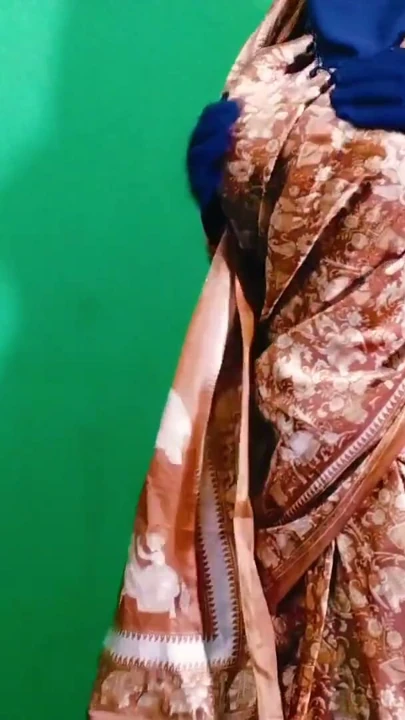 Çok güzel ve seksi bir sari giyen arkadaşının karısıyla seks | Bölüm 1