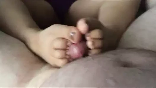 kız bana footjob 1 verir (cumshot)