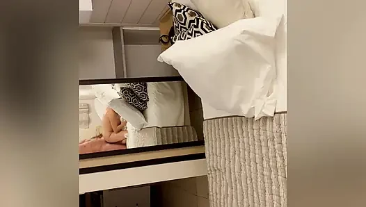 Bir otel odasında komşumla ateşli gece