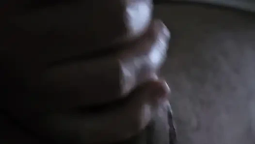 Yaramaz orta yaşlı seksi kadın mastürbasyon yapıyor