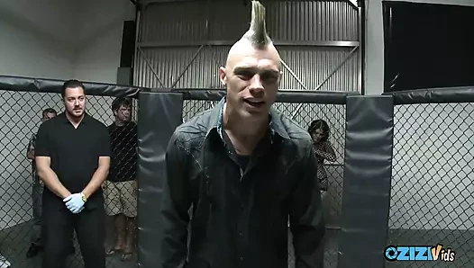 Yarak şampiyon gibi kavga ediyor ve Kylee Reese'i sert sikiyor