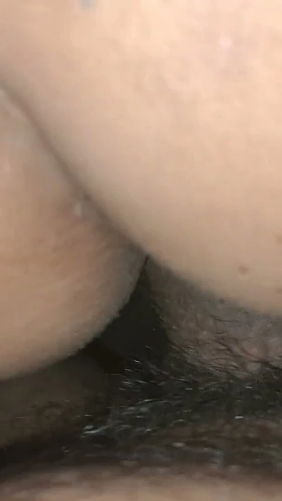 Desi Hint Assam bhabhi köpek pozisyonunda erkek arkadaşının büyük sikiyle sertçe sikiliyor | Klip 1