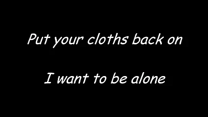 Kıyafetlerini geri giy - yalnız kalmak istiyorum