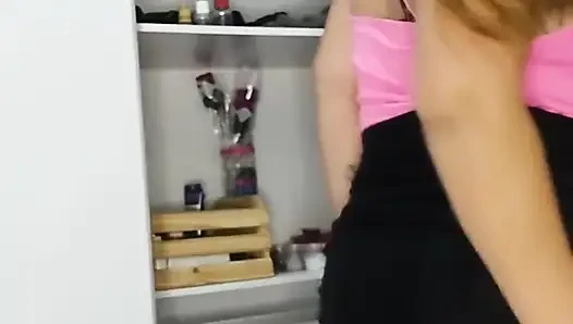 Yiyicilerimi azgın yapmak için etek giyiyorum, yanıp sönen göt ve amcık