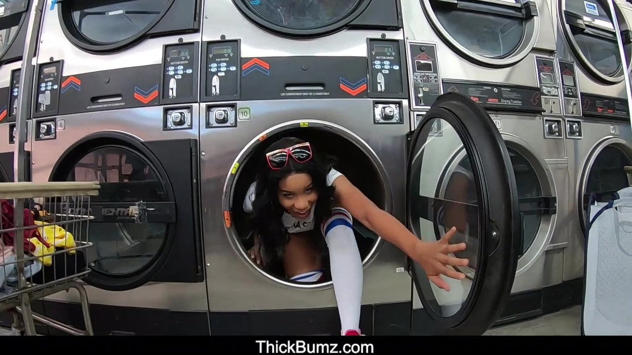 Kabarcık popo abanoz bebek jenna foxx sikikleri at the laundromat