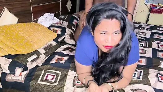 Üvey annem bütün gece beni sert sikiyor - vahşi üvey annemin içine boşalıyor