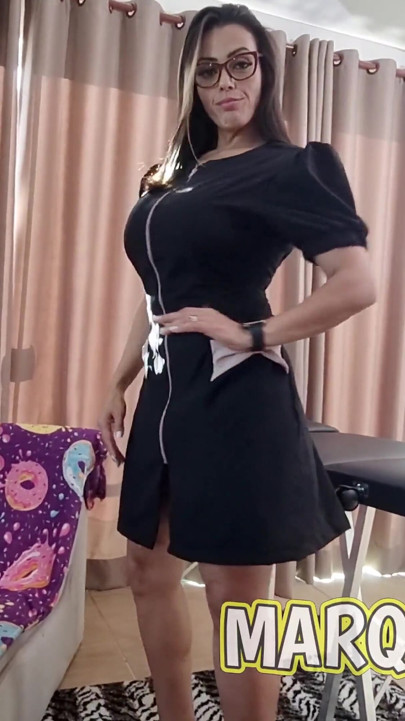 Ateşli orta yaşlı seksi kadın anal sert sikişiyor ve ağzına boşalıyor