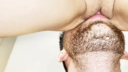 Sikime binmeden önce amını yalıyorum, amcık yiyor, seksi vücut, dövme, sıkı amcık, ıslak amcık