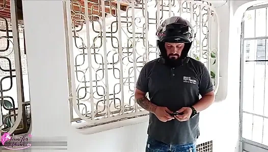 Çok azgınım bu yüzden domikiliary'nin avantajından yararlanıyorum ve ona hizmetleri için seks için ödeme yapacağımı ve sonunda döllenmeyle sonuçlayacağımı söylüyorum - İngilizce porno