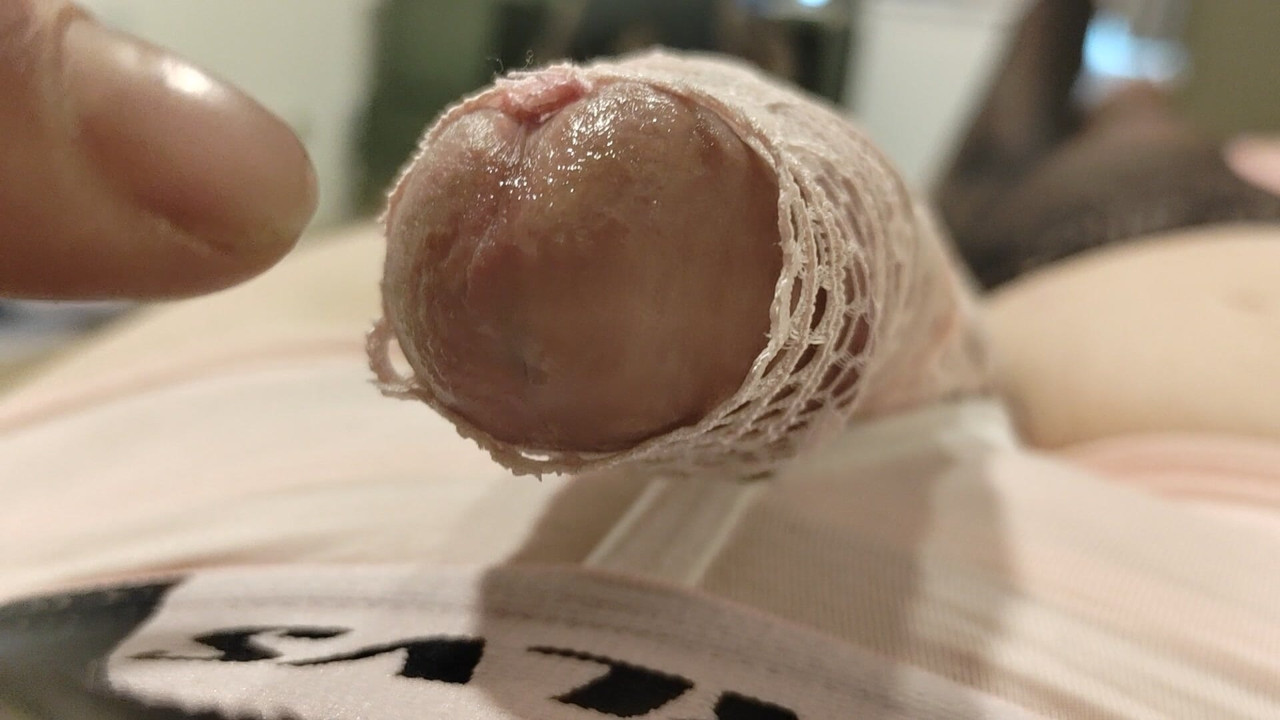 Femboy boşalma öncesi ateşli azgın sperm yapışkan amatör 3ftbouch ile oynuyor