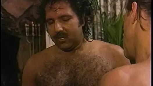 Mutant kavunlu esmer kadın 3 büyük şişman yarağın tadını çıkarıyor