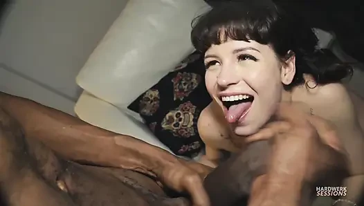 Mia Stone, Freddie Gong ve Goro Kush ile seans