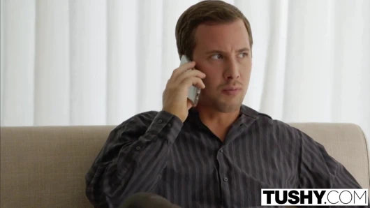 Tushy - çocuk bakıcısı kelsi monroe iş yerinde anal alır