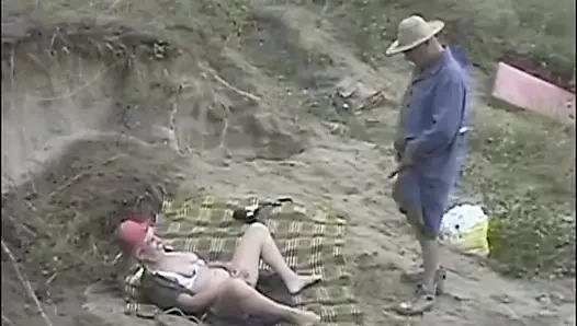 Mature couple hairy pussy fucking in dogging position