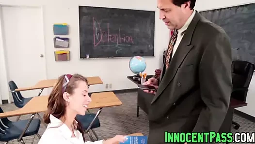 Aptal sürtük anya olsen gözaltında ezilmiş onu amını alır