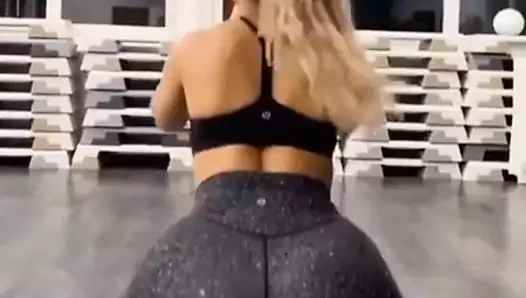 Instagram kaltak ağır çekimde twerks
