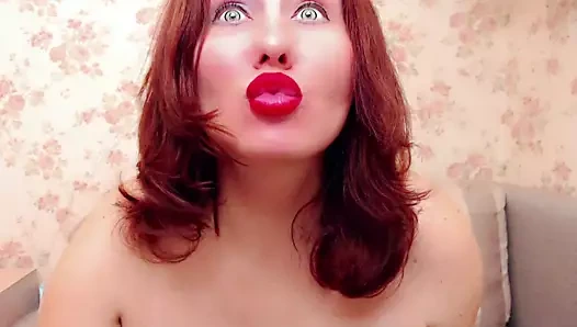 Büyük memeli üstsüz zencefil milf