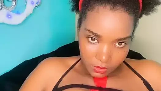 Merhaba! Gel ve azar azar sadece senin için kişisel şehvetli bir dans sergilememin tadını çıkar bebeğim, götümü nasıl hareket ettirdığımı görmenin tadını çıkar