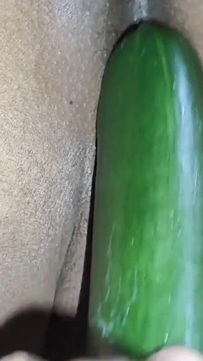 Ключевой момент из "бхабхи с большой задницей трахает пальцами киску раком"