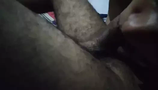 Sri Lankalı sevimli üvey kız kardeş sert sakso çekiyor ve amının içine boşalarak romantik seks yapıyor