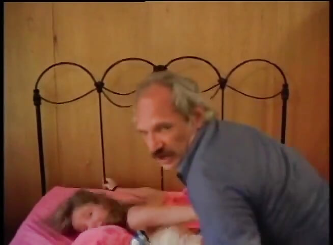 Yaşlı ve genç nostaljik amcık büyük yarak emiyor