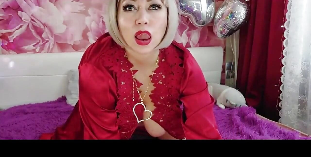 Olgun sürtüğüm havalı ve zıplayan bir kovboy kız... Deneyimli yaşlı bir fahişenin ateşli orgazmı...