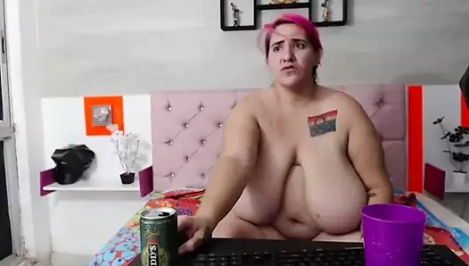 Büyük iri güzel kadın makromastia