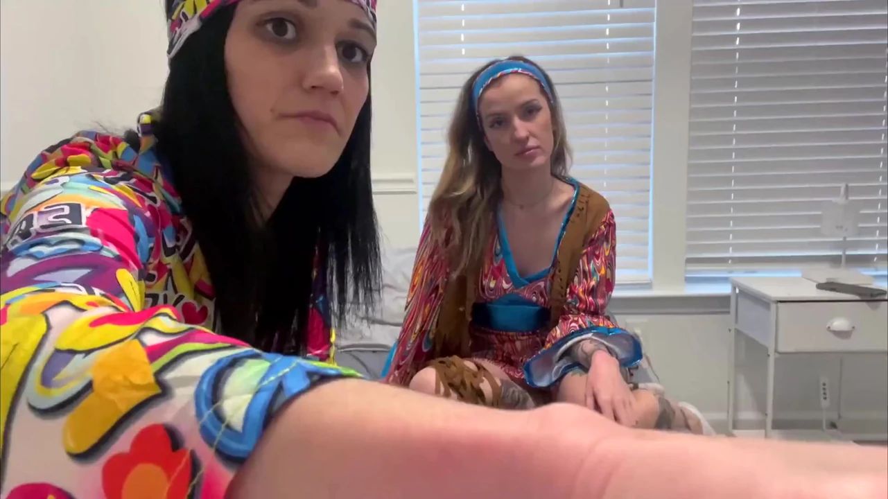Devyn & Sutton's Groovy '60s Mutual Tickle Play 4K POV Bedtime Chaos Awaits!
