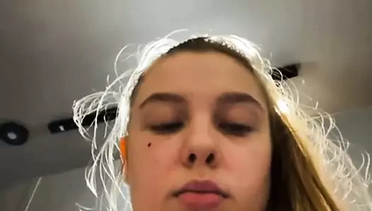 Halka açık anal fışkırtma. Yumruk sokma anal. Ayak fetişi