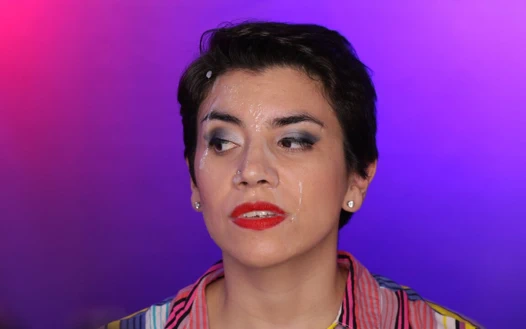 Renkli yüze boşalma