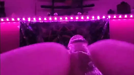 Nymfarena - duştan sonra orgazm sallayana kadar mastürbasyon yapmak