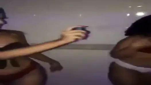 Gostosas danaando funk mc drica enpurra q sou puta