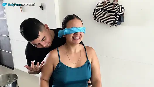 Büyük doğal götlü kız arkadaş yanlışlıkla dölleniyor